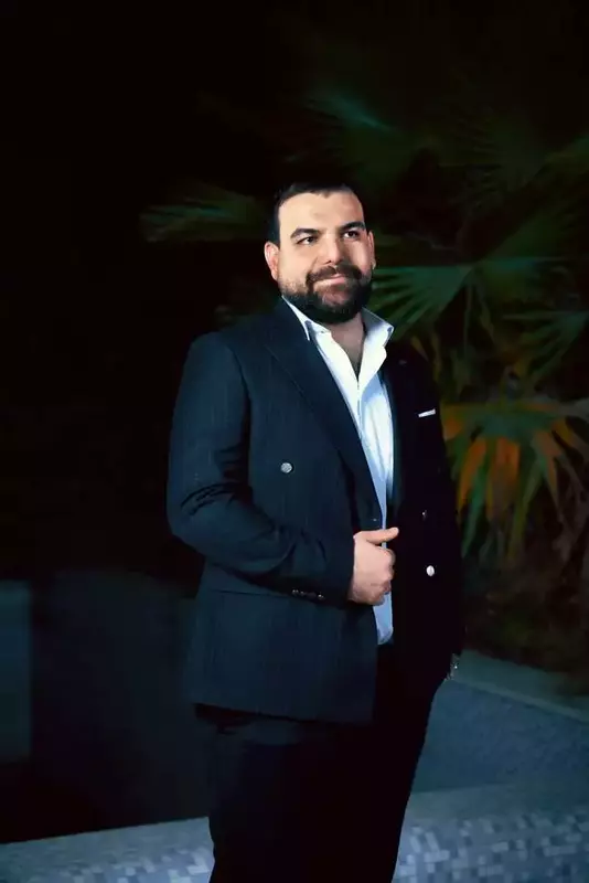 آفیش همکاران آفیش عکاس یا فیلمبردار دوم از سید رضا امیری نائینی