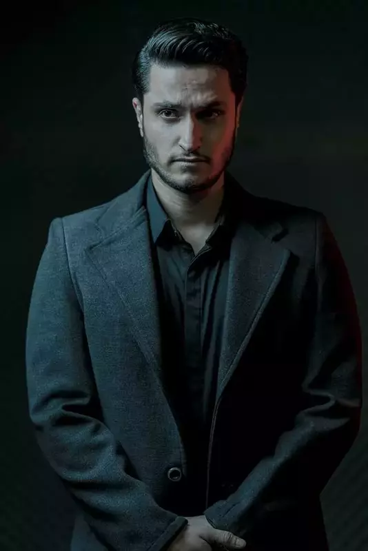 آفیش همکاران آفیش عکاس یا فیلمبردار دوم از سید رضا امیری نائینی