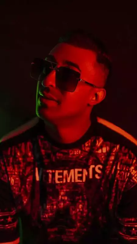 نمونه کار از محمدرضا فیلی