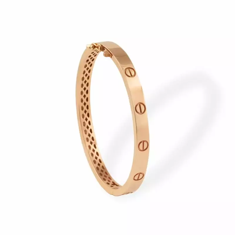 عکاسی صنعتی و زمینه سفید از تینا آزادرنگی