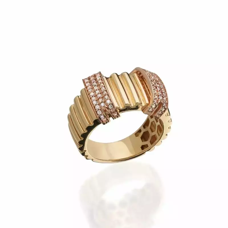 عکاسی صنعتی و زمینه سفید از تینا آزادرنگی