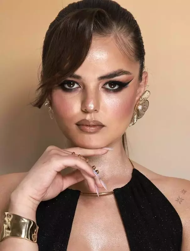 نمونه کار از مبینا دهقان