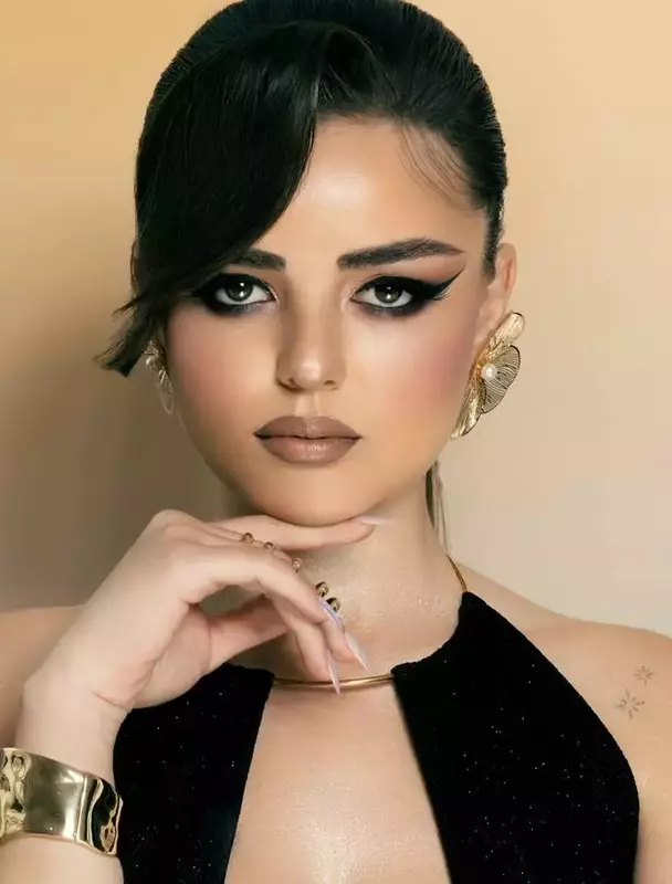 نمونه کار از مبینا دهقان