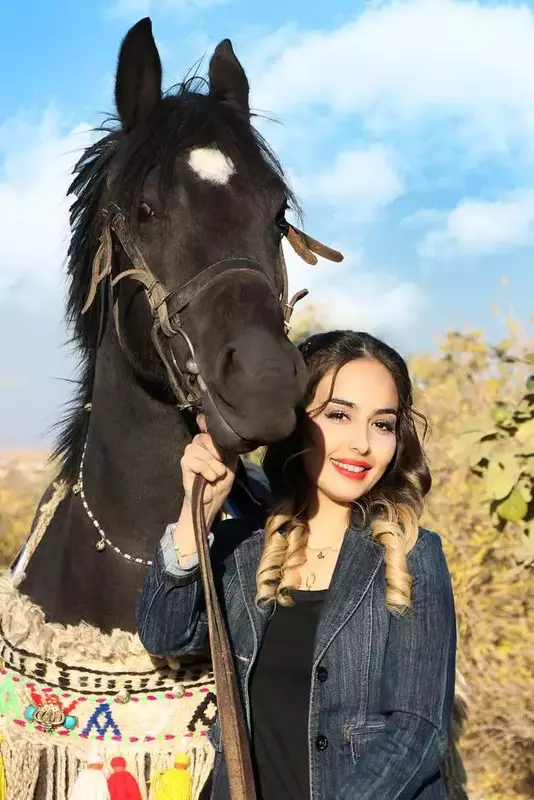 نمونه کار از ریحانه فخاریان