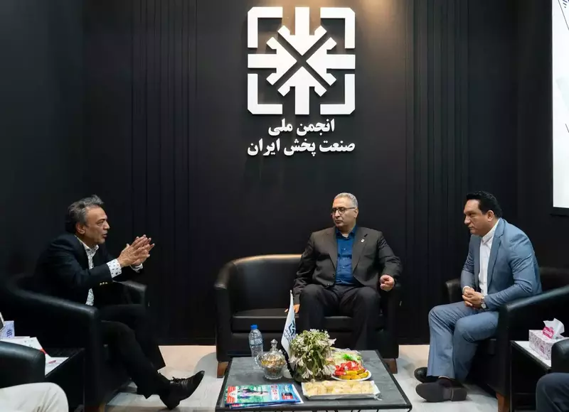 آفیش همکاران آفیش عکاس یا فیلمبردار دوم از مصطفی  بزرگمهر