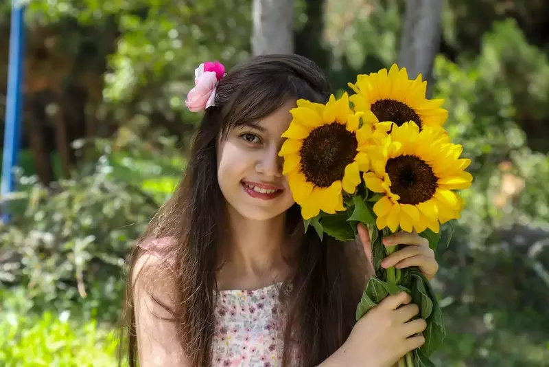 آفیش همکاران آفیش دستیار از زهرا نیکوبنیادراد