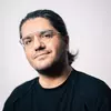 عکس پروفایل وحید صادقی