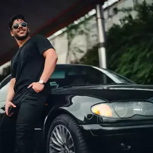 ژست عکس با ماشین
