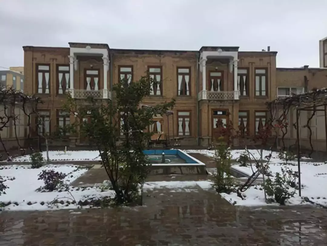 خانه لاله ای