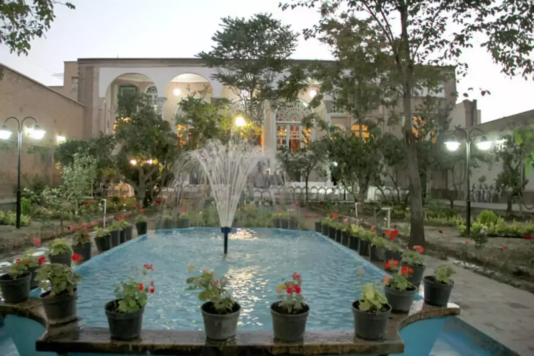 خانه لاله ای