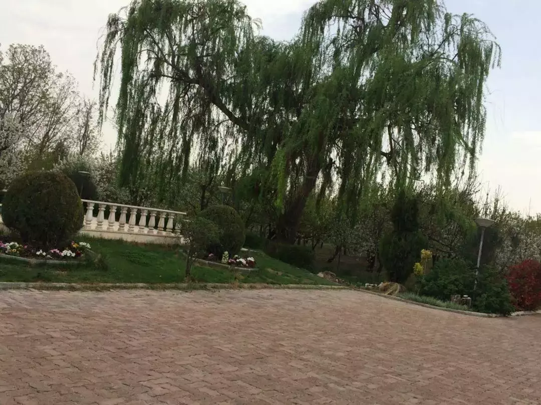 باغ عمارت زرینه