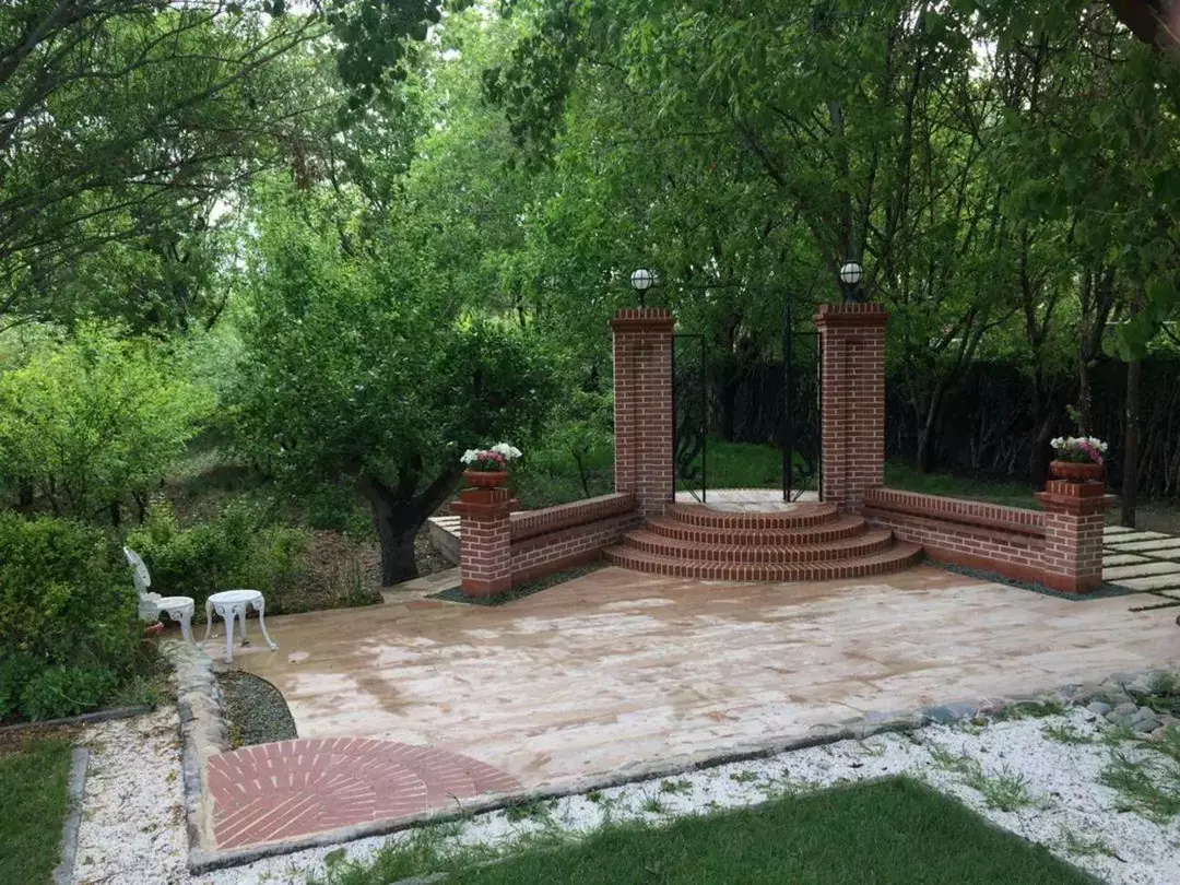 باغ عمارت زرینه