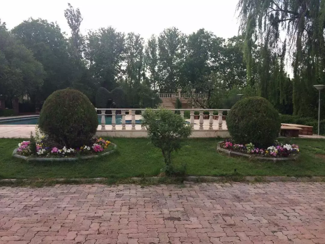 باغ عمارت زرینه