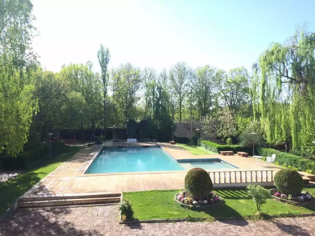 باغ عمارت زرینه