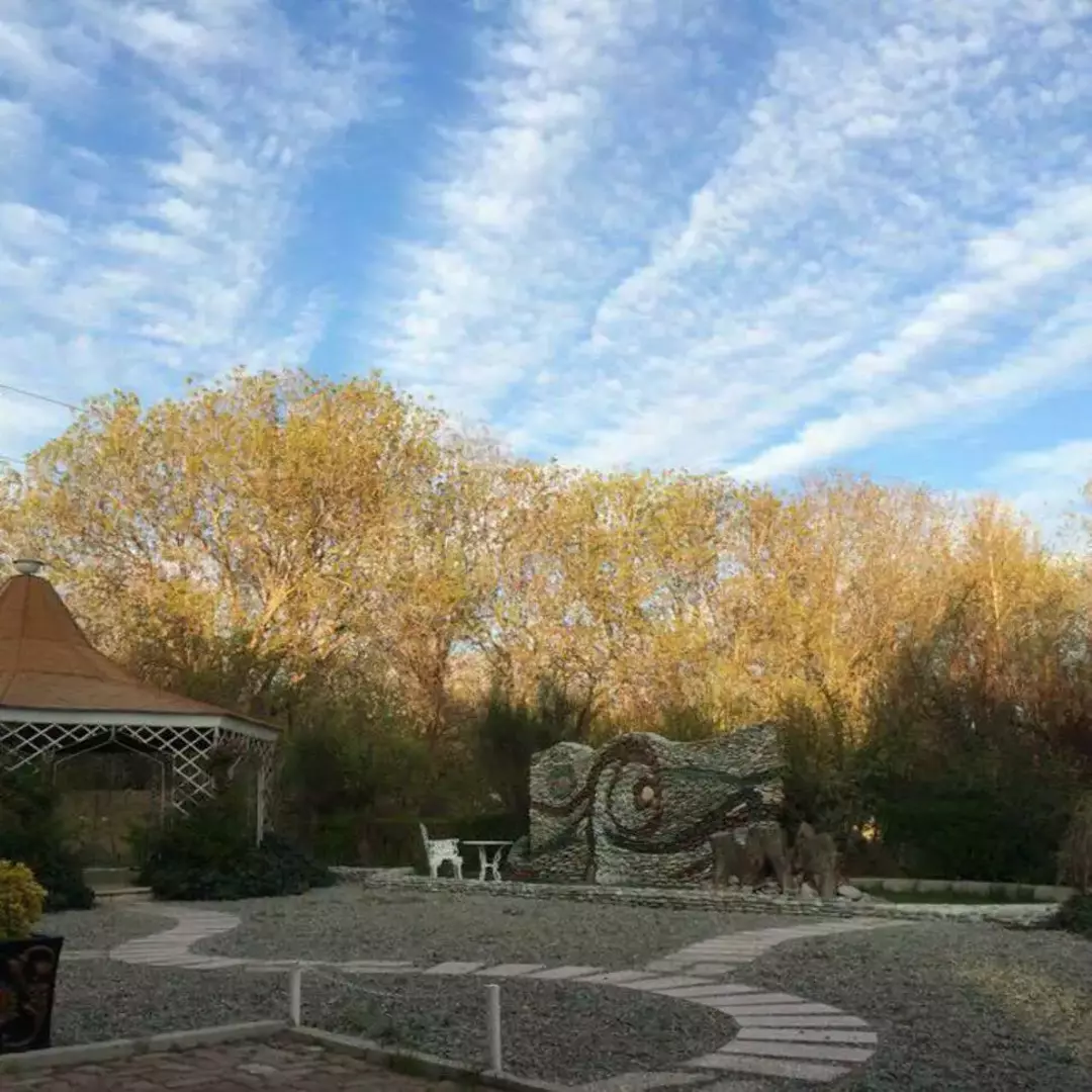 باغ عمارت زرینه