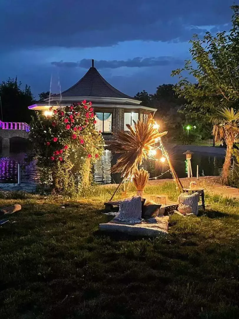 باغ عمارت کاج