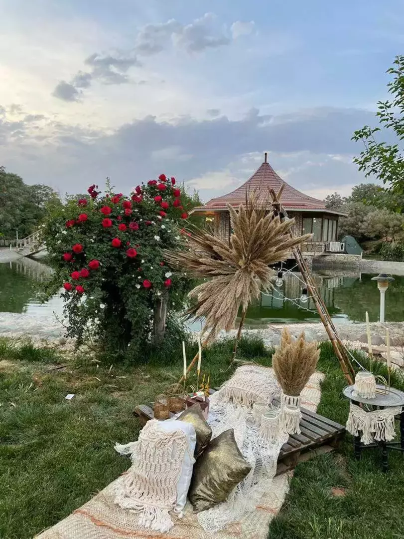 باغ عمارت کاج