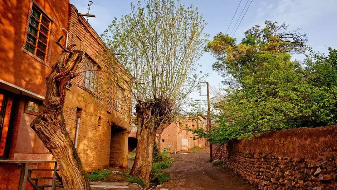 روستای آبیانه