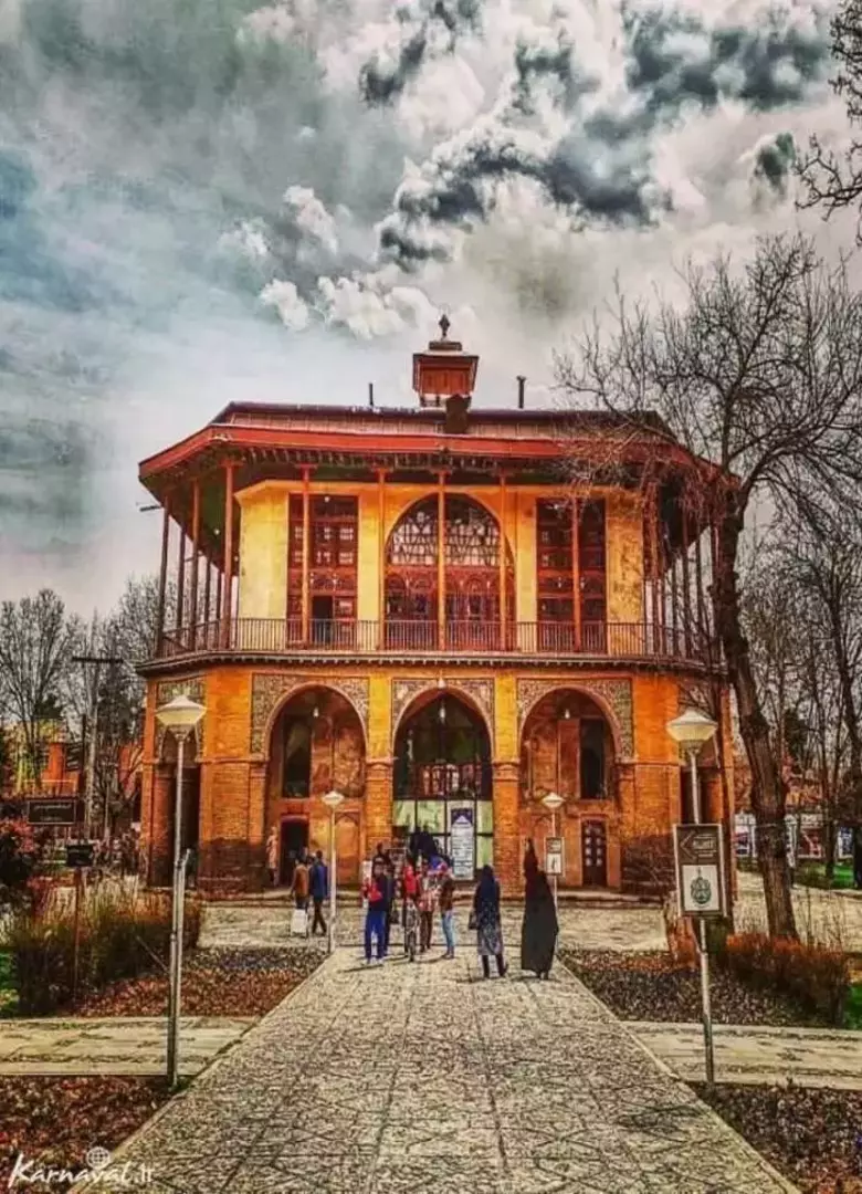 کاخ چهل ستون/عمارت کلاه فرنگی