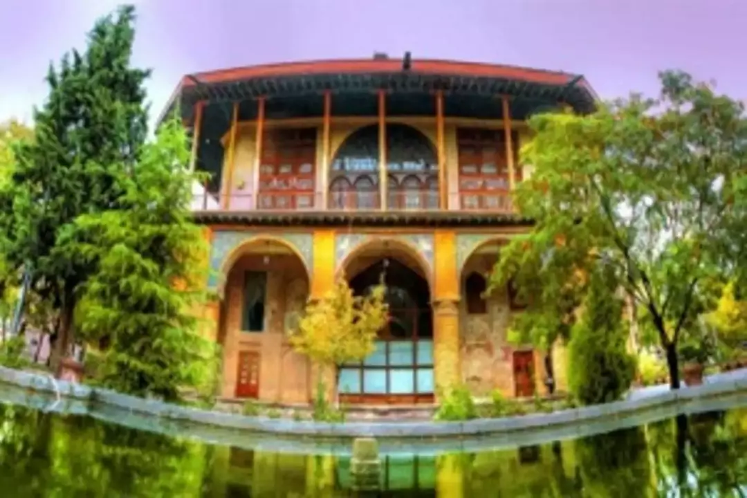 کاخ چهل ستون/عمارت کلاه فرنگی