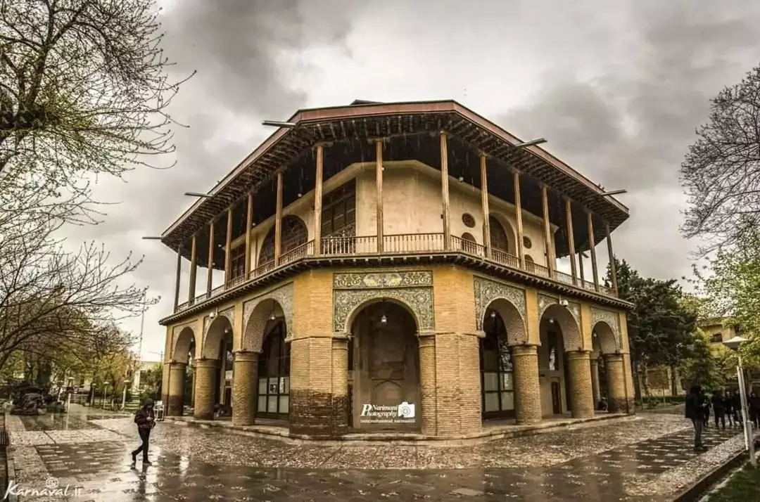 کاخ چهل ستون/عمارت کلاه فرنگی