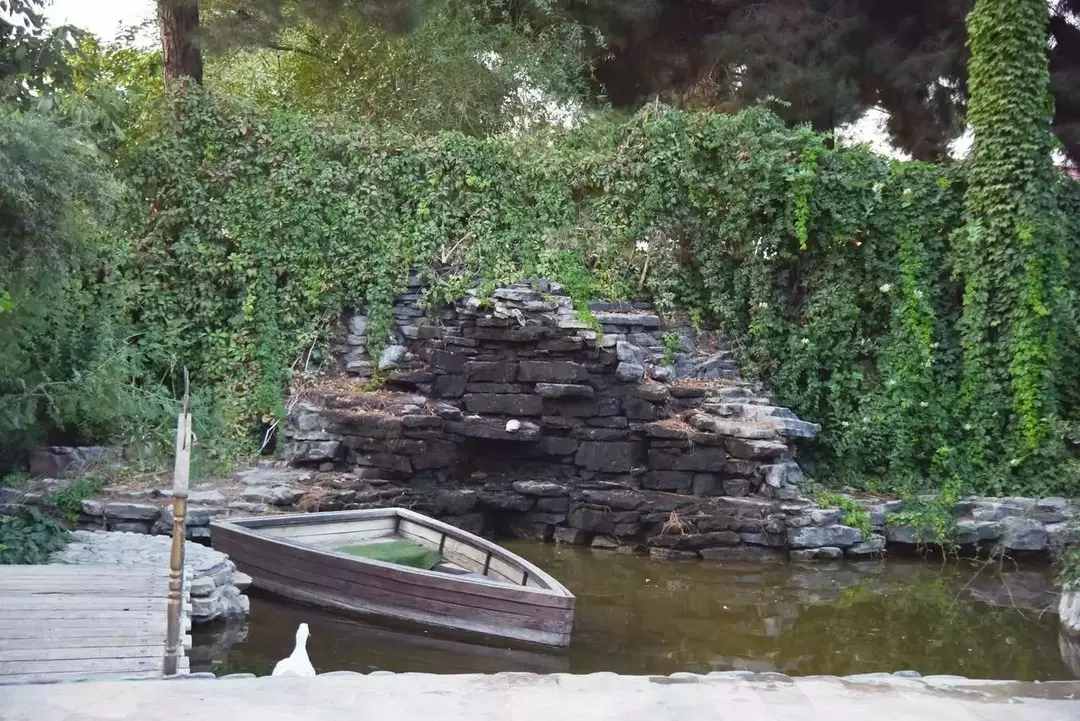 باغ عمارت بهاران 