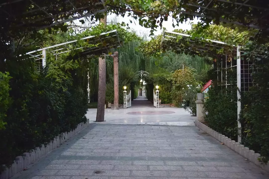 باغ عمارت بهاران 