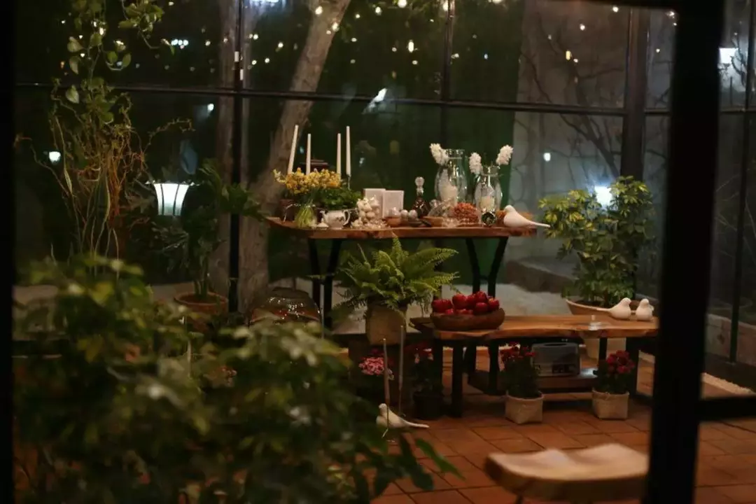 باغ عمارت پر مهر 