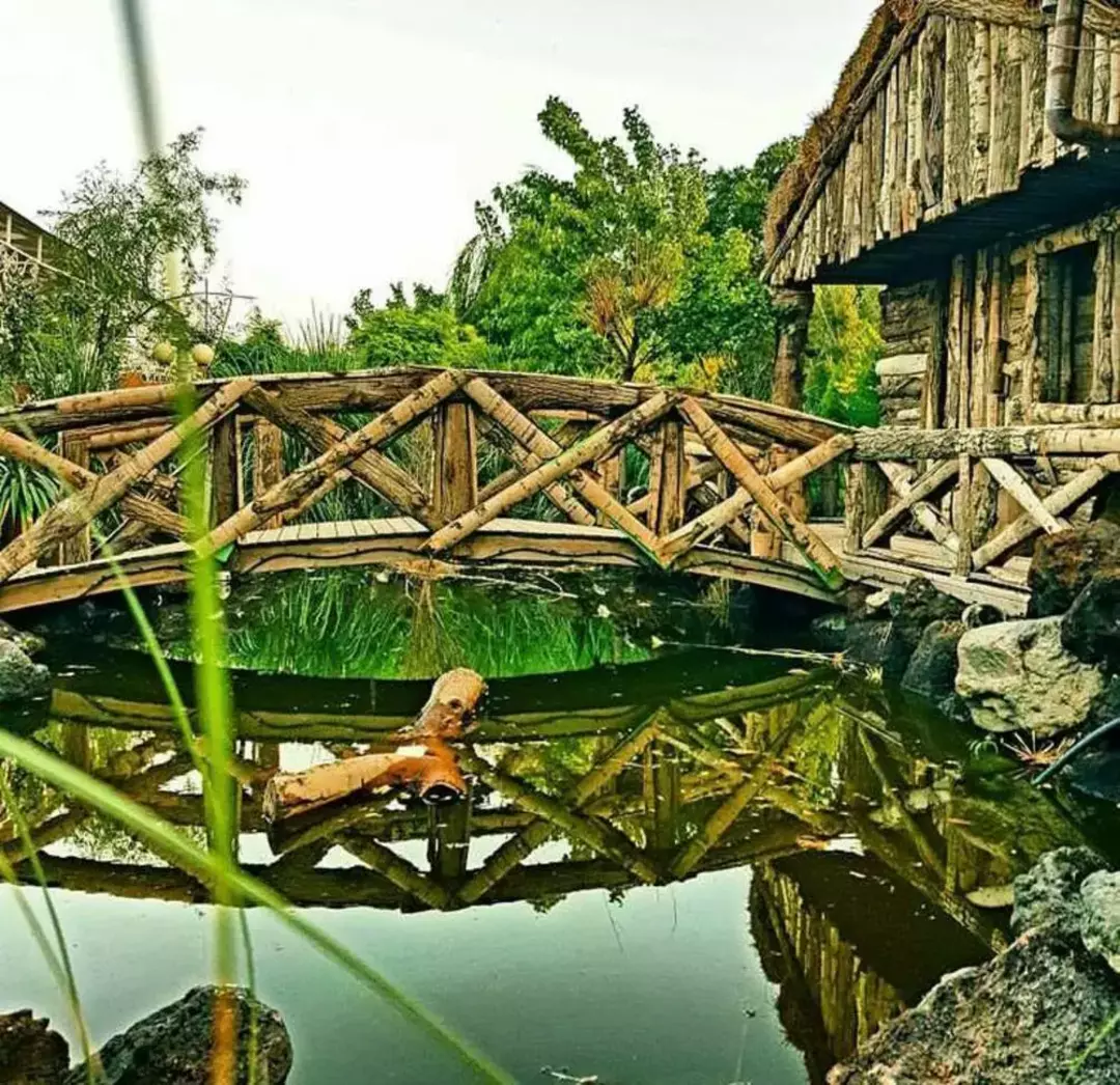 باغ عمارت قصر سفید