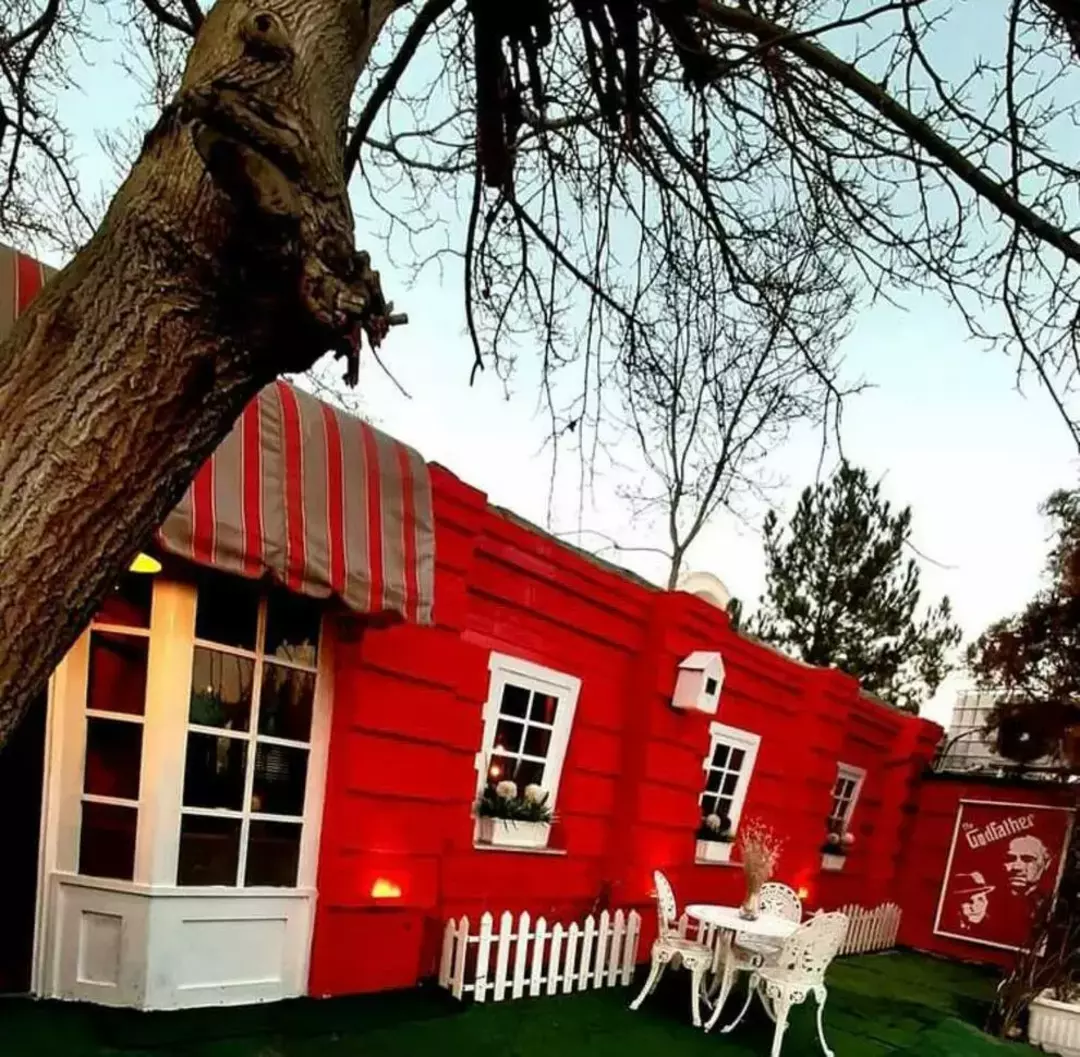 باغ عمارت قصر سفید