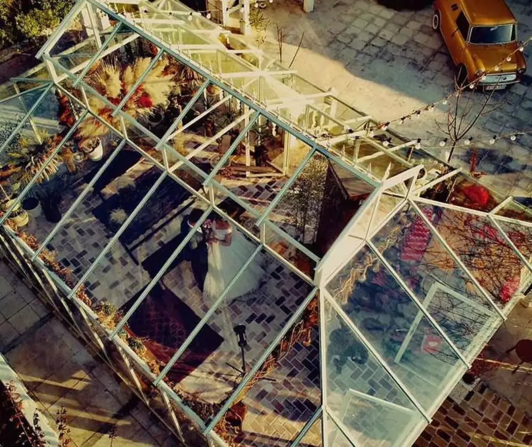 باغ عمارت قصر سفید