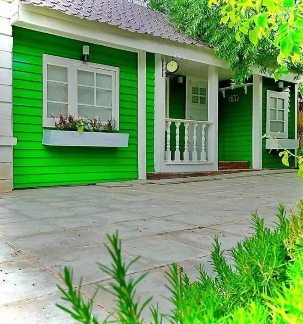 باغ عمارت قصر سفید