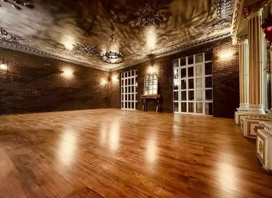 باغ عمارت قصر سفید