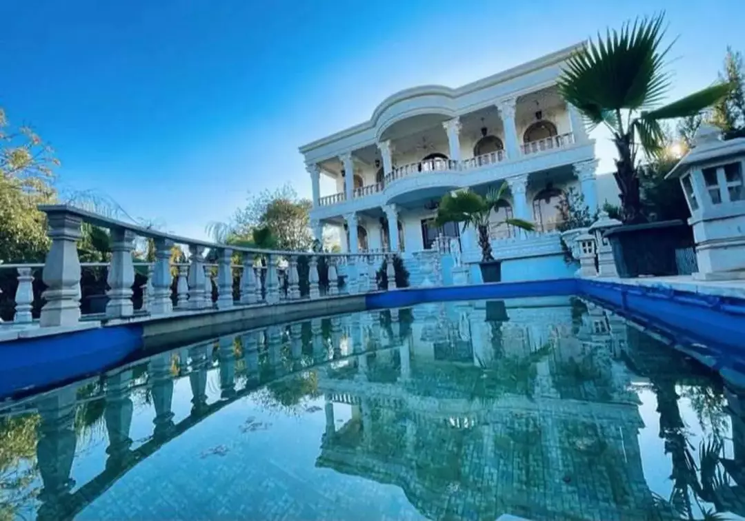 باغ عمارت قصر سفید