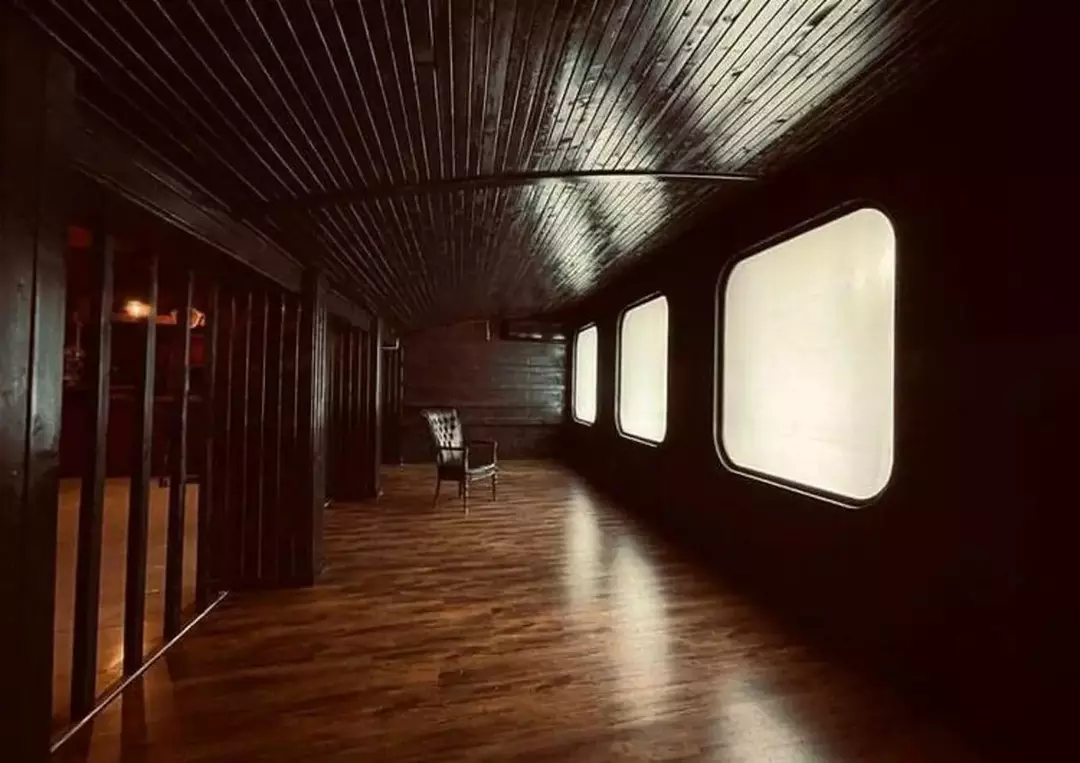 باغ عمارت قصر سفید