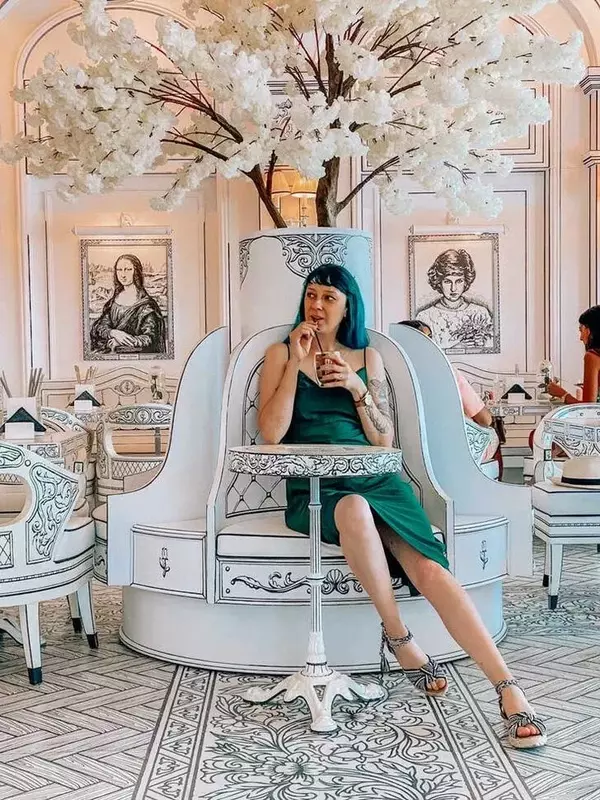 کافه فور اور رز