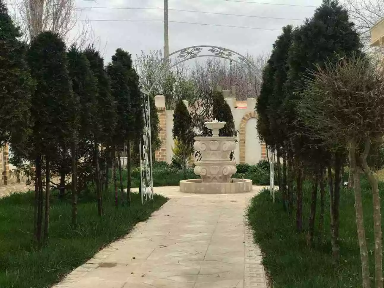 عکس باغ عمارت الیزا /کرج