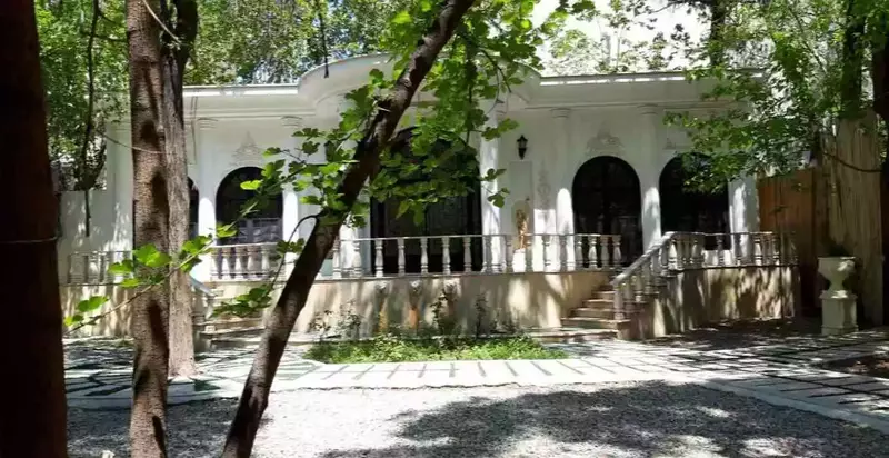 باغ عمارت ظهیر 