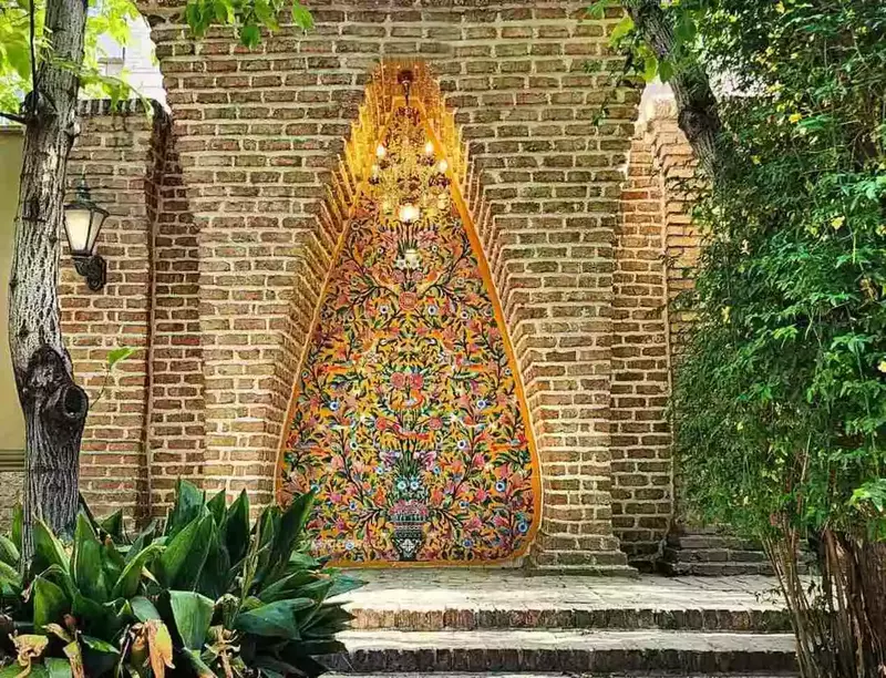 باغ عمارت آیت(عمارت + فضای باز)  10% OFF