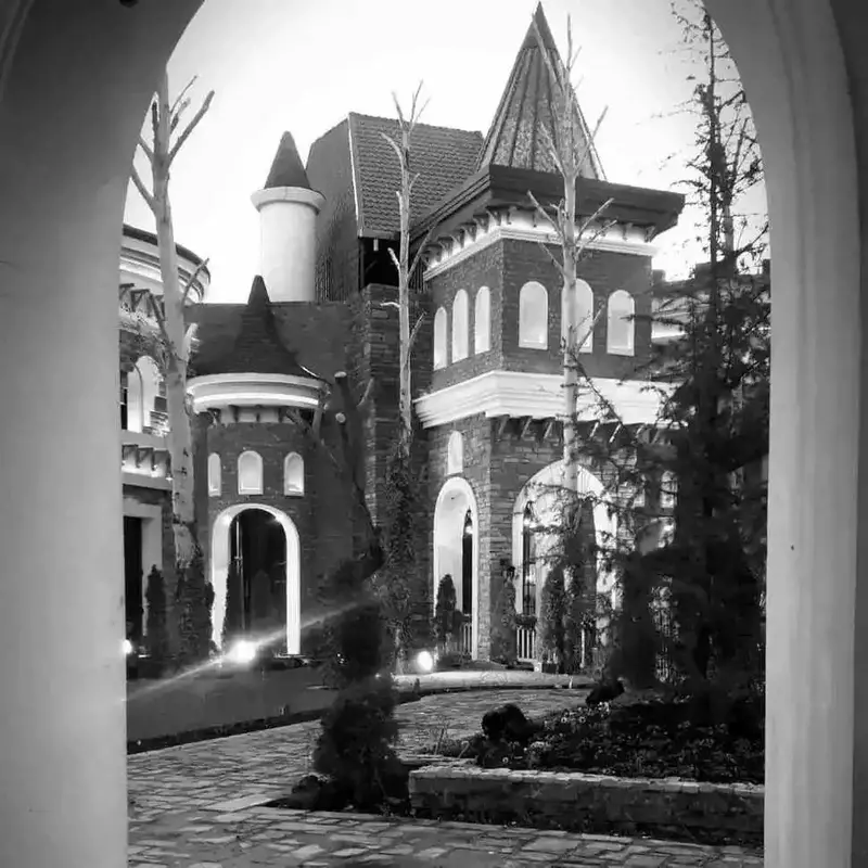 باغ عمارت صدرا شهریار