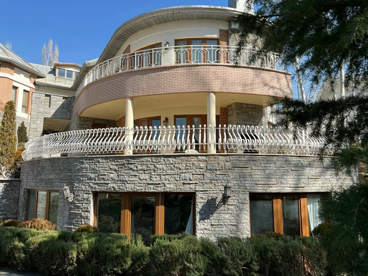 عکس باغ و عمارت کندو 