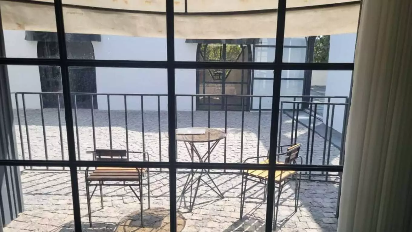 عکس استودیو ماوی