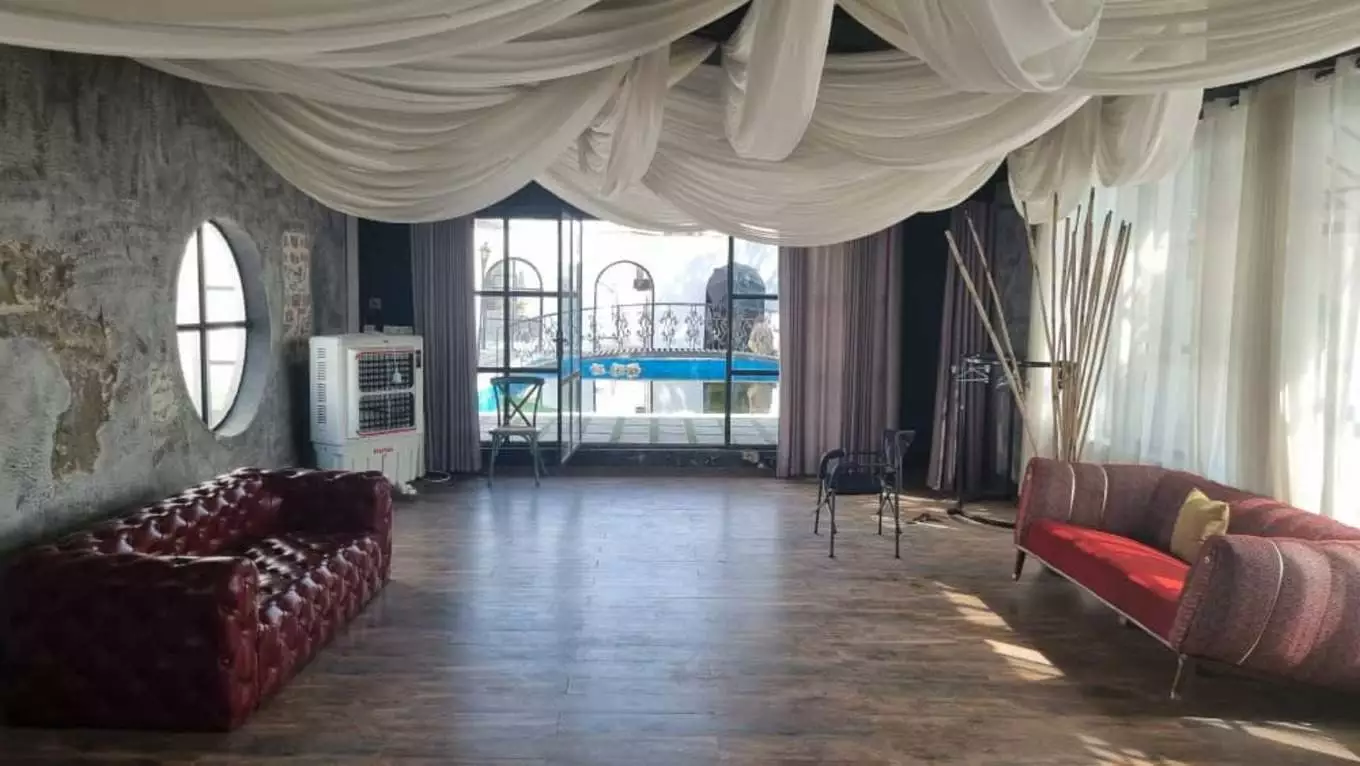 عکس استودیو ماوی