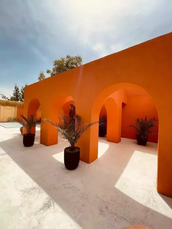 باغ عمارت قصر سفید