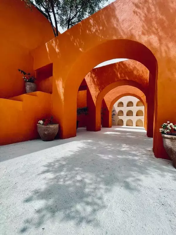 باغ عمارت قصر سفید