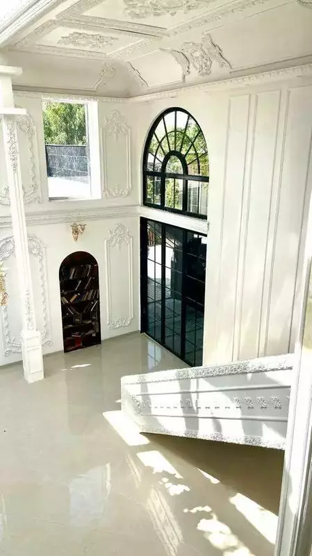 باغ عمارت قصر سفید