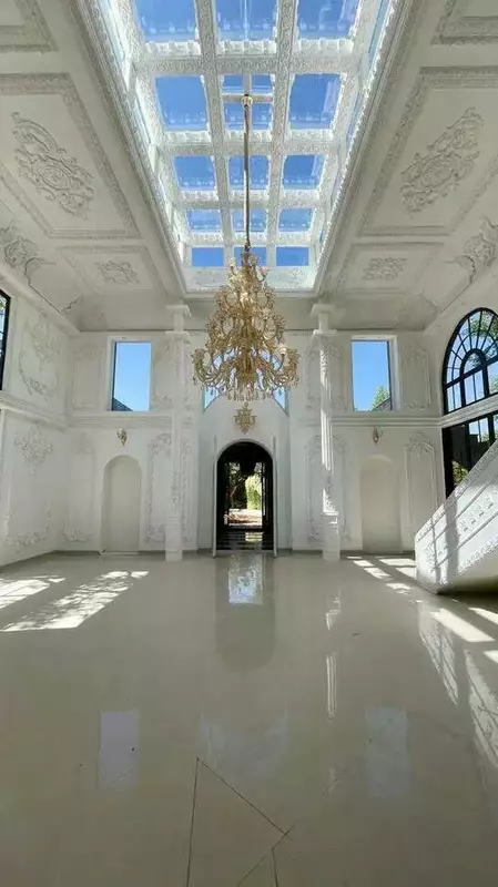 باغ عمارت قصر سفید