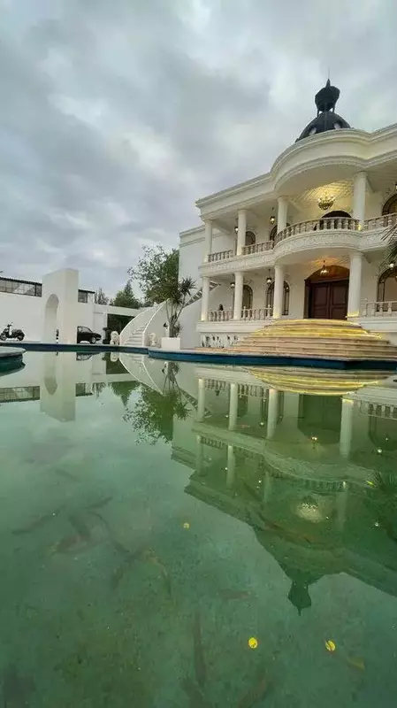 باغ عمارت قصر سفید