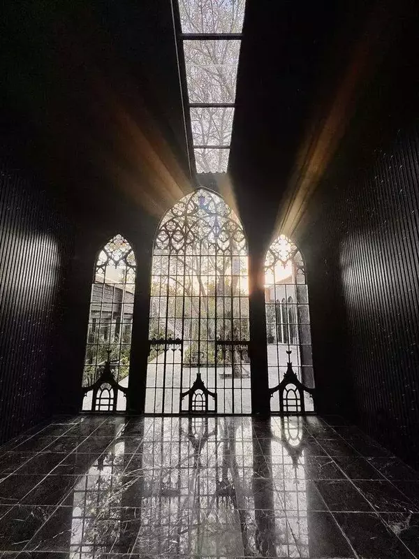 باغ عمارت قصر سفید