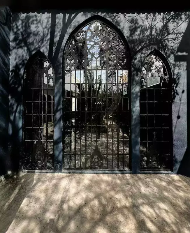 باغ عمارت قصر سفید